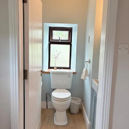 Comfortable In Quiet Coastal Community