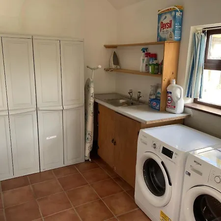 Comfortable In Quiet Coastal Community Dungarvan (Waterford)