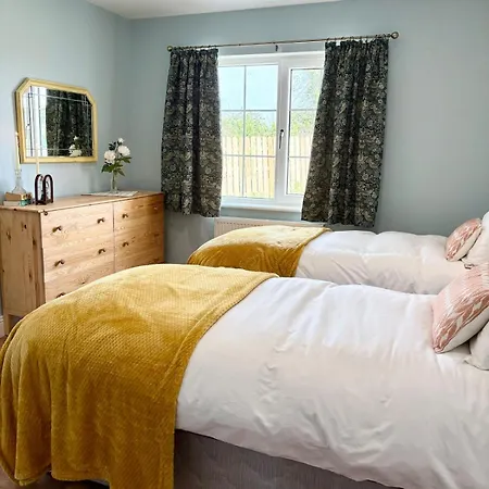 Comfortable In Quiet Coastal Community Dungarvan (Waterford)