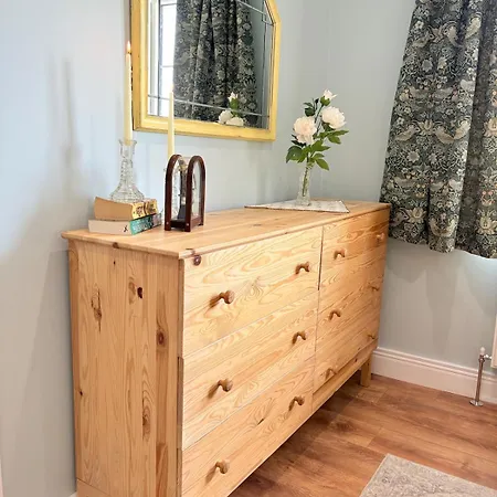 Comfortable In Quiet Coastal Community