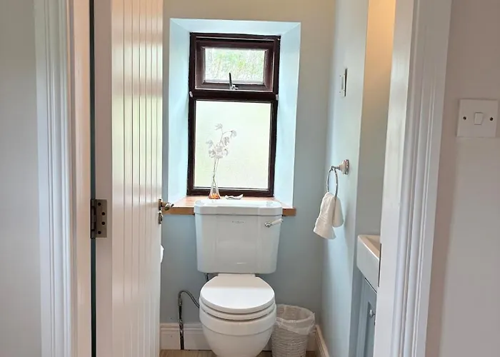 Comfortable In Quiet Coastal Community