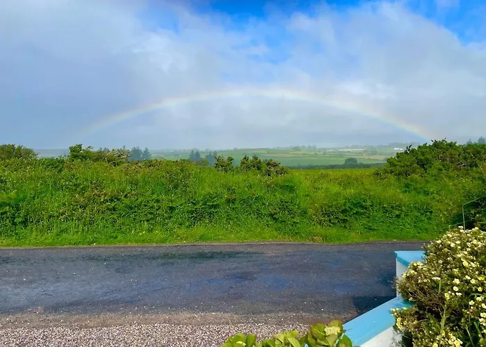 Comfortable In Quiet Coastal Community