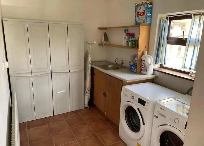 Comfortable In Quiet Coastal Community Dungarvan (Waterford)