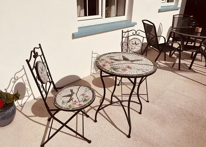 Comfortable In Quiet Coastal Community *