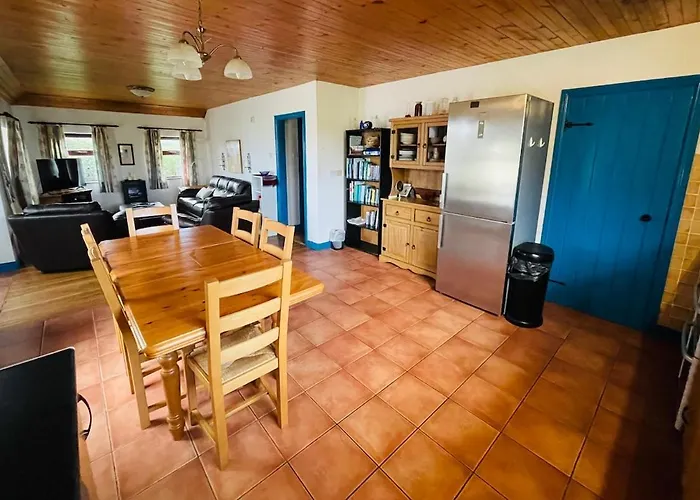 Comfortable In Quiet Coastal Community בית נופש