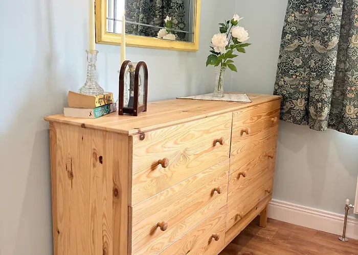 Comfortable In Quiet Coastal Community