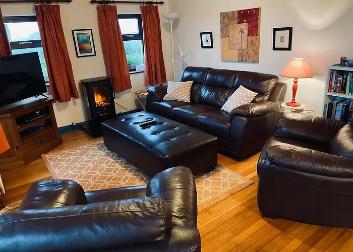 Comfortable In Quiet Coastal Community